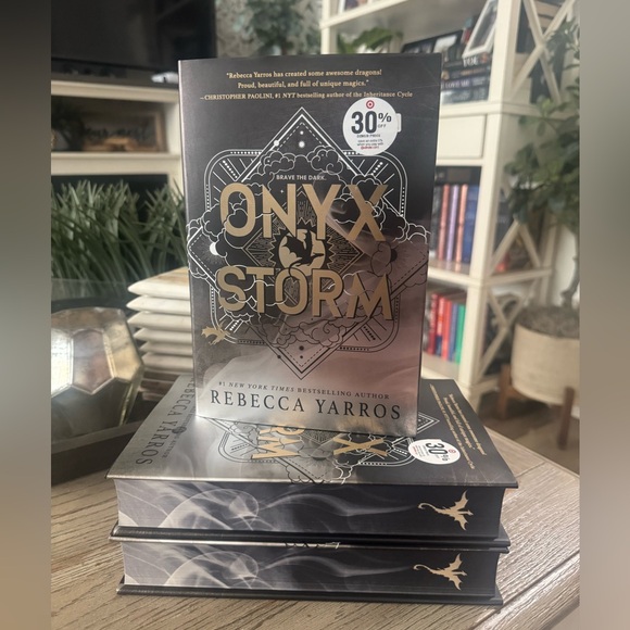 Onyx Storm by Rebecca Yarros Book - Picture 2 of 4